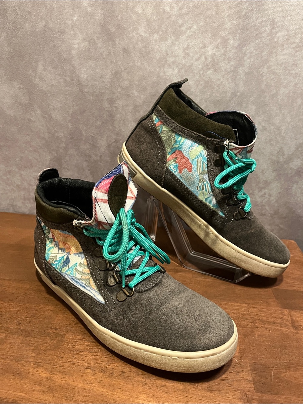 inkkas Chukka Boots in Dark Gray with Teal Laces size 8